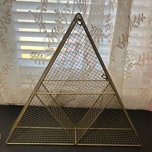 Gold metal wire triangle decor